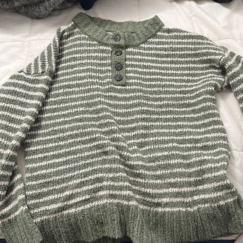 American Eagle Sweater. Size Medium.